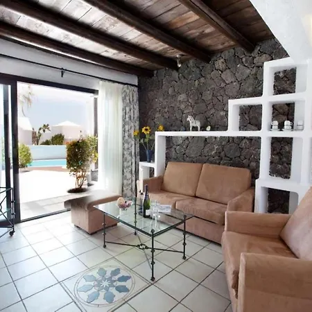 Playa Blanca Sleeps 8 Pool Wifi 别墅