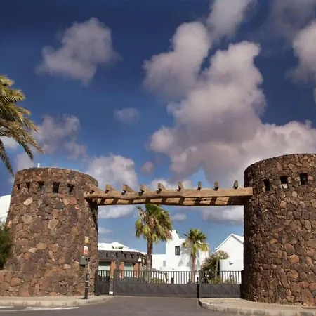 Playa Blanca Sleeps 8 Pool Wifi ヴィラ